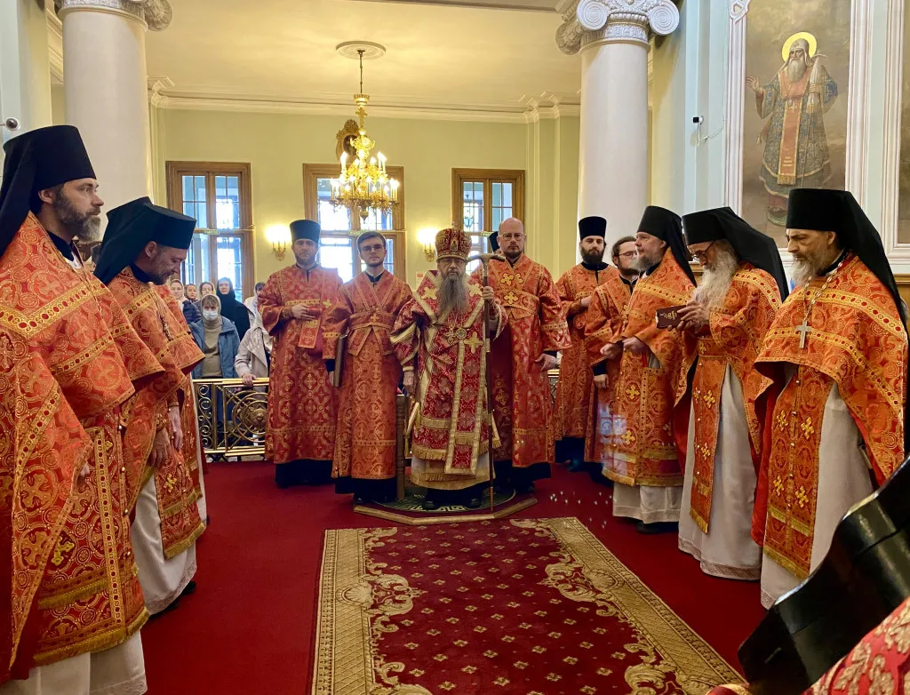 Божественная Литургия в Троицком соборе в Неделю 5-ю по Пасхе, о самаряныне