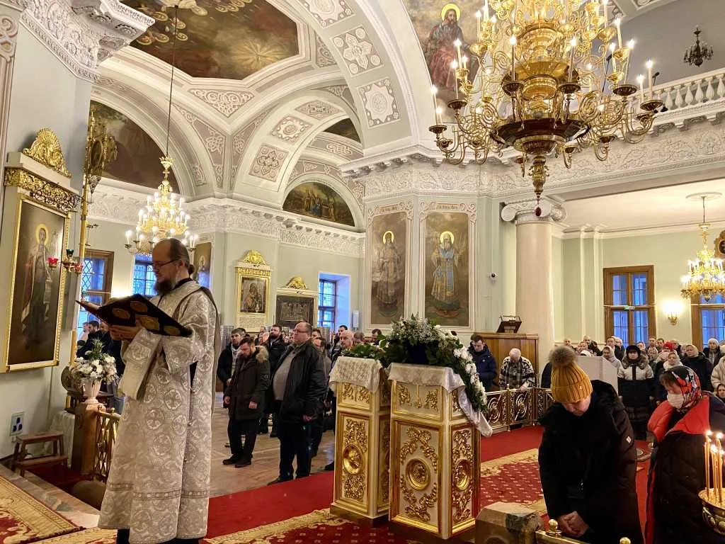 Божественная Литургия в Троицком соборе в Неделю 33-ю по Пятидесятнице