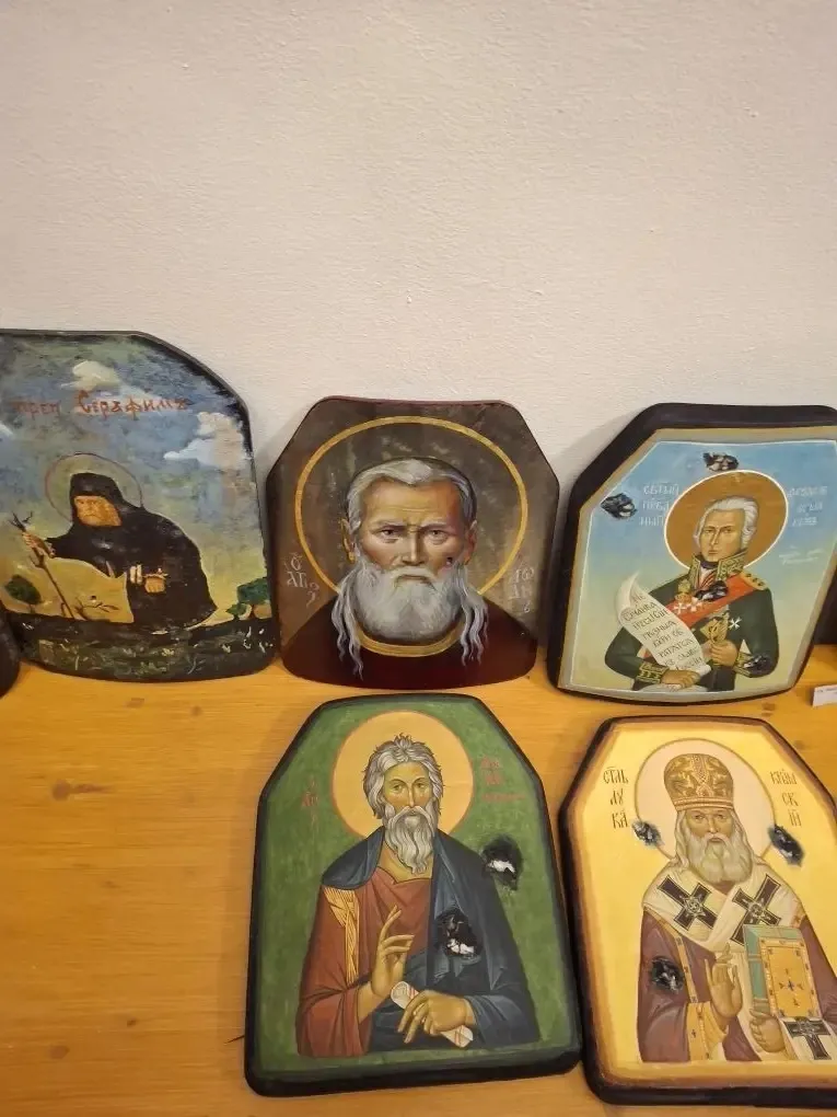 В Даниловом монастыре освятили иконы, изображенные на бронежилетах воинов-участников специальной военной операции