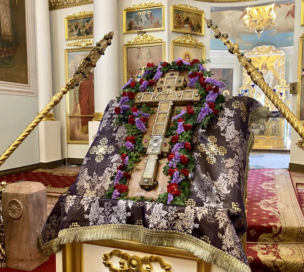 Божественная Литургия в Троицком соборе в Неделю 3-ю Великого поста, Крестопоклонную