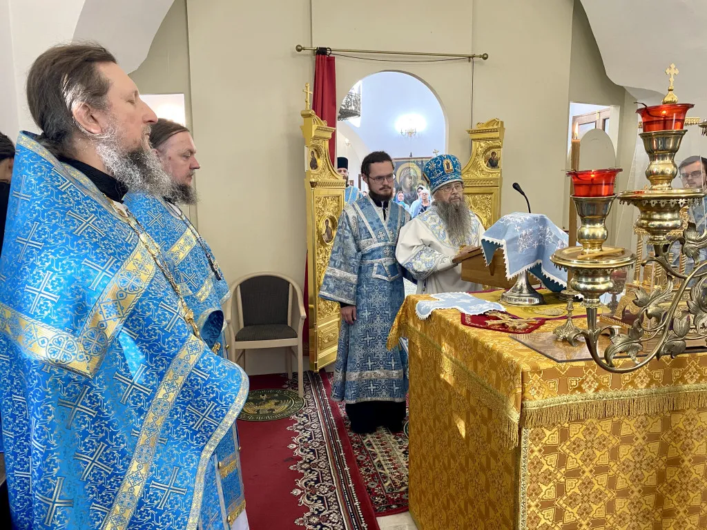 На подворье Данилова монастыря в честь иконы Божией Матери "Всецарица" встретили престольный праздник