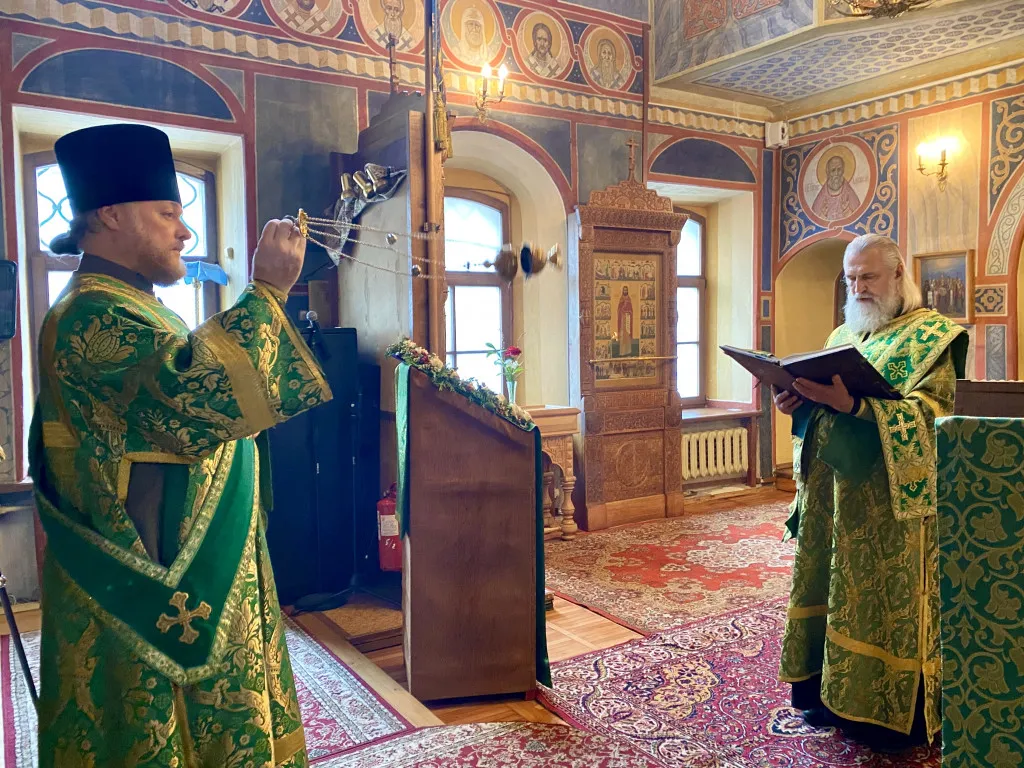 В день памяти праведного Алексия Мечева епископ Алексий совершил Литургию в храме святителя Николая в Кленниках