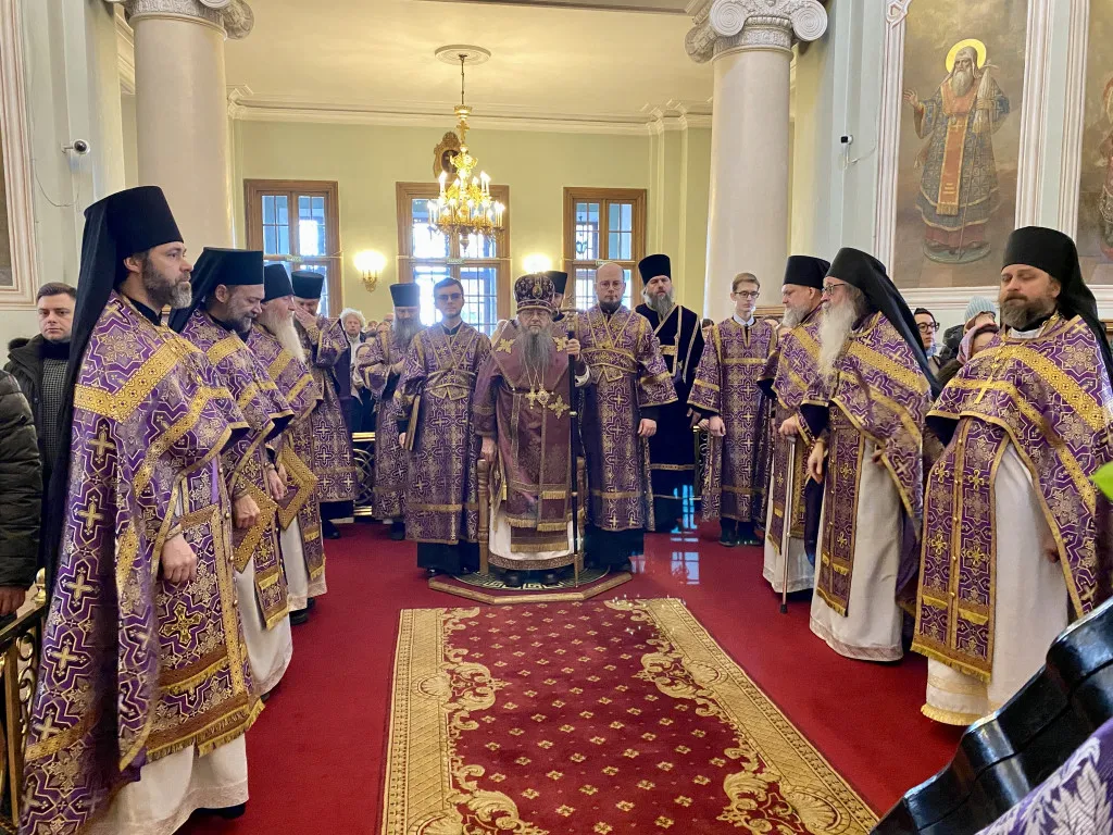 Божественная Литургия в Троицком соборе в Неделю вторую Великого поста