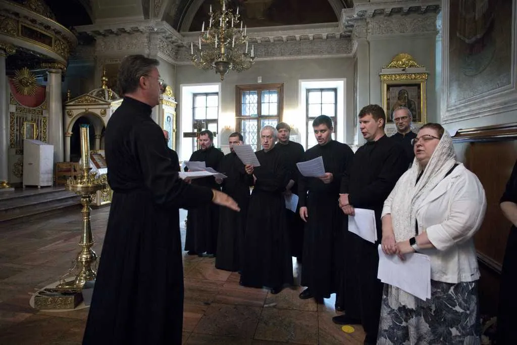 Сотрудники Данилова монастыря поздравили наместника обители с Днем Тезоименитства