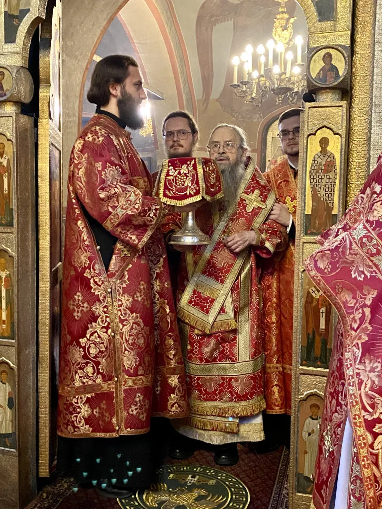 В день Радоницы епископ Алексий совершил Божественную Литургию в Даниловом монастыре