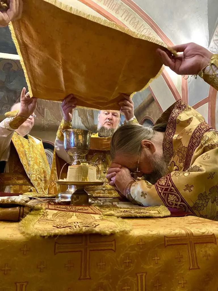 В Даниловом монастыре прошли богослужения воскресного дня