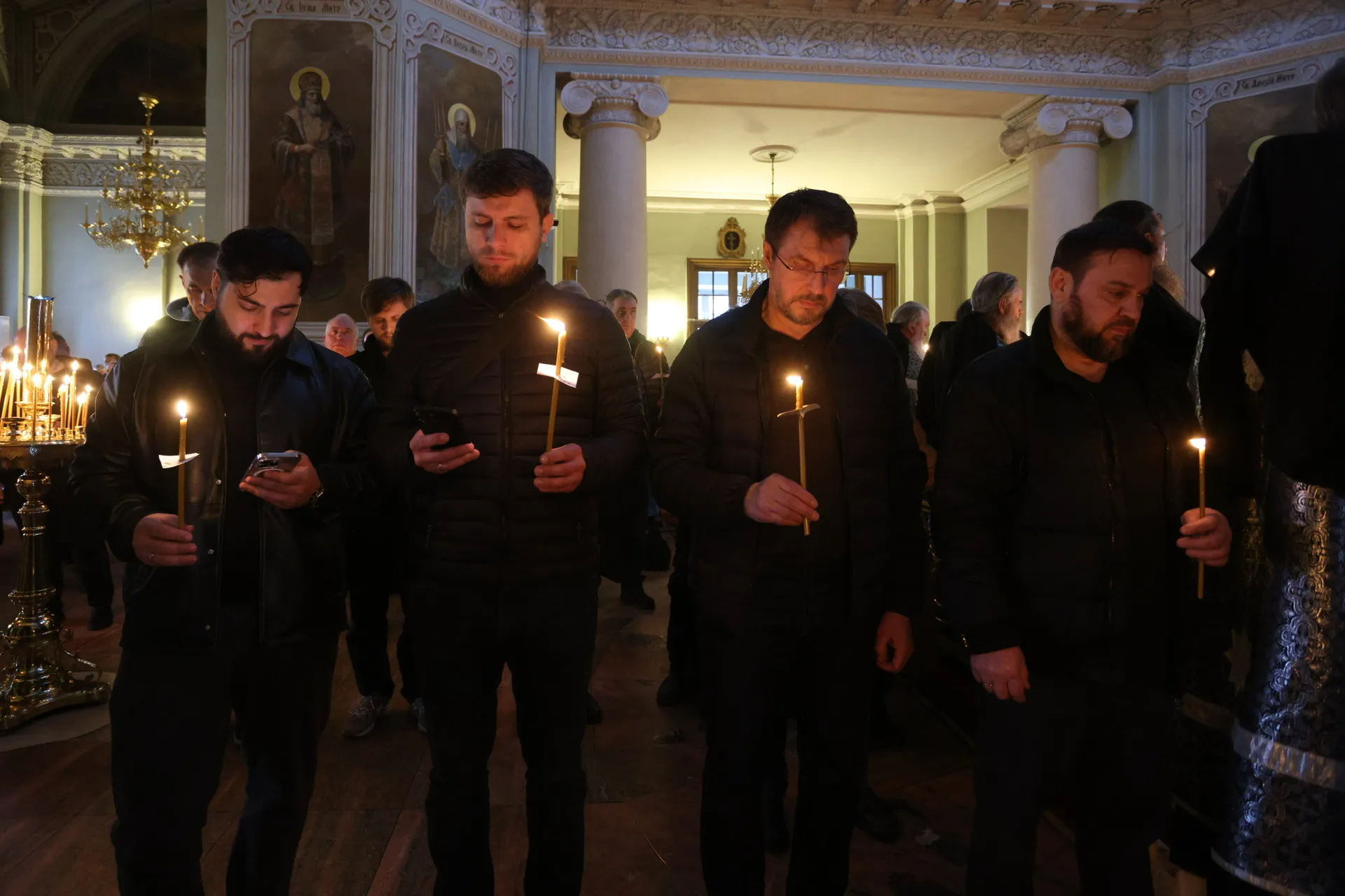 В Даниловом монастыре совершена утреня Великого Пятка с чтением двенадцати  Страстных Евангелий