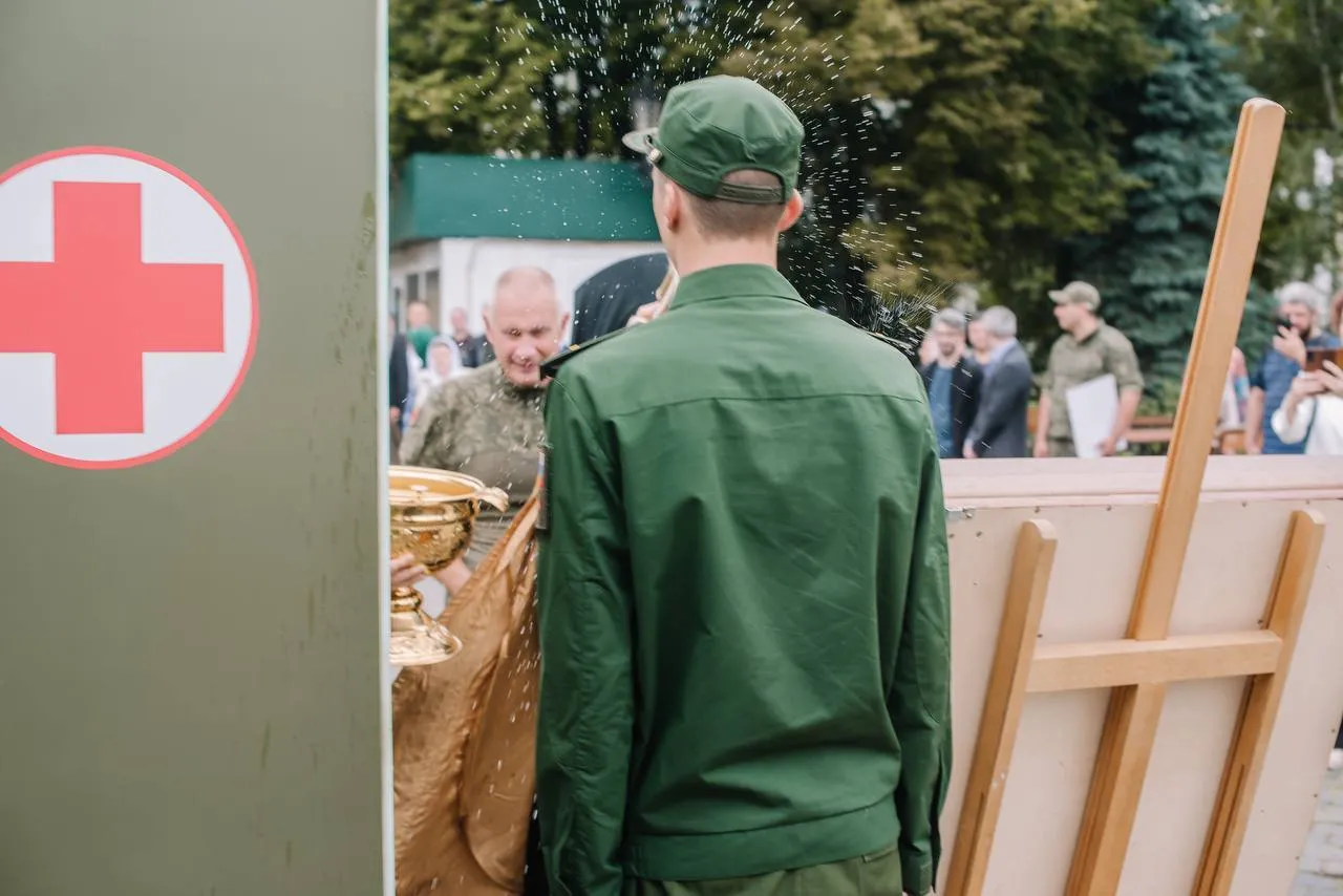 В Даниловом монастыре освятили передвижную часовню для военнослужащих