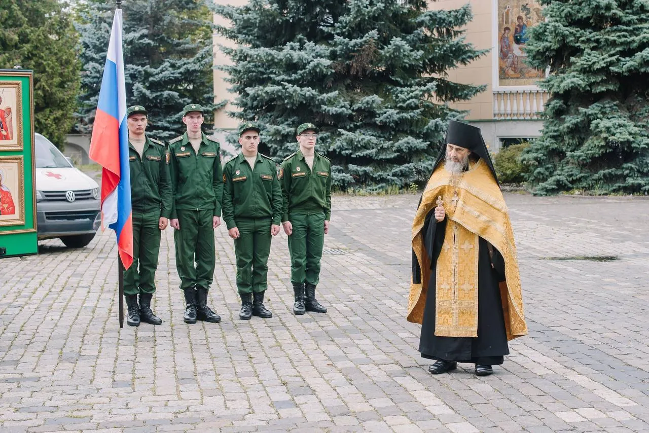 В Даниловом монастыре освятили передвижную часовню для военнослужащих