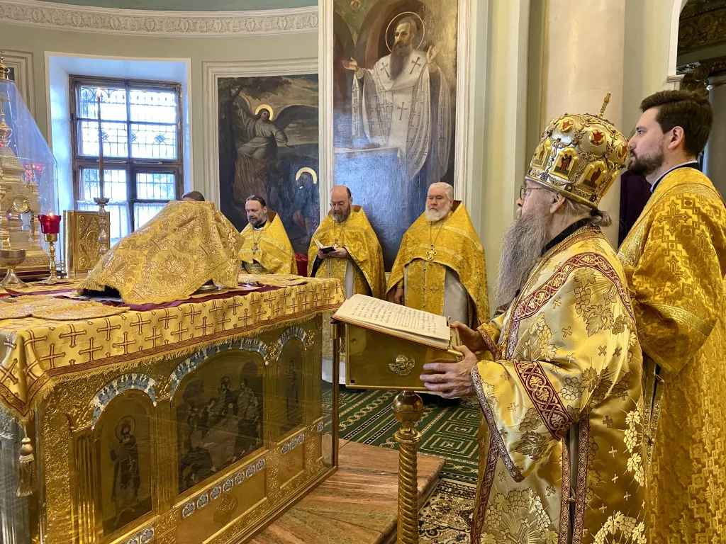 Божественная Литургия в Троицком соборе в Неделю 1-ю по Пятидесятнице, собор всех святых