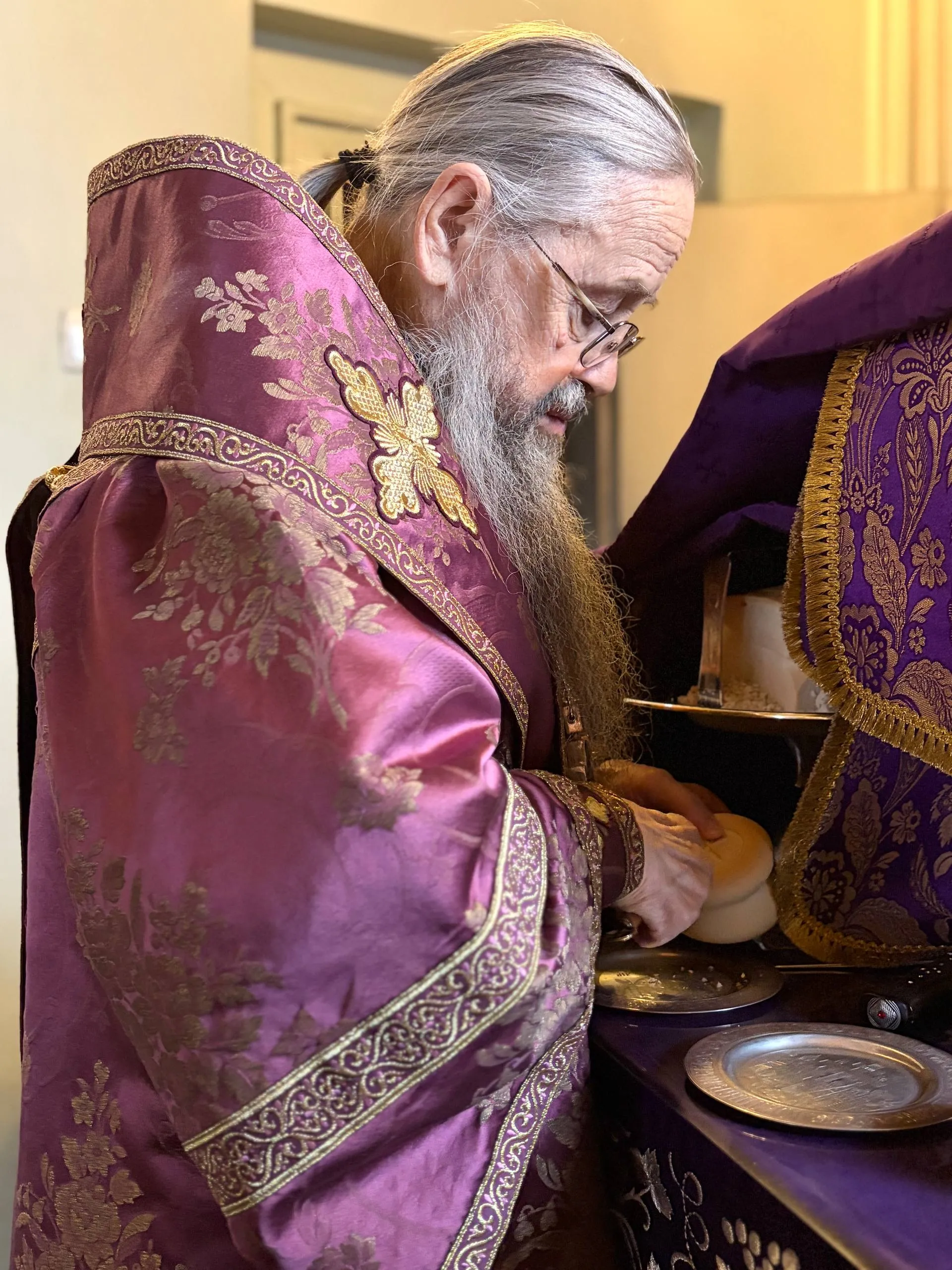 В Великий Четверг епископ Алексий возглавил Литургию в Даниловом монастыре