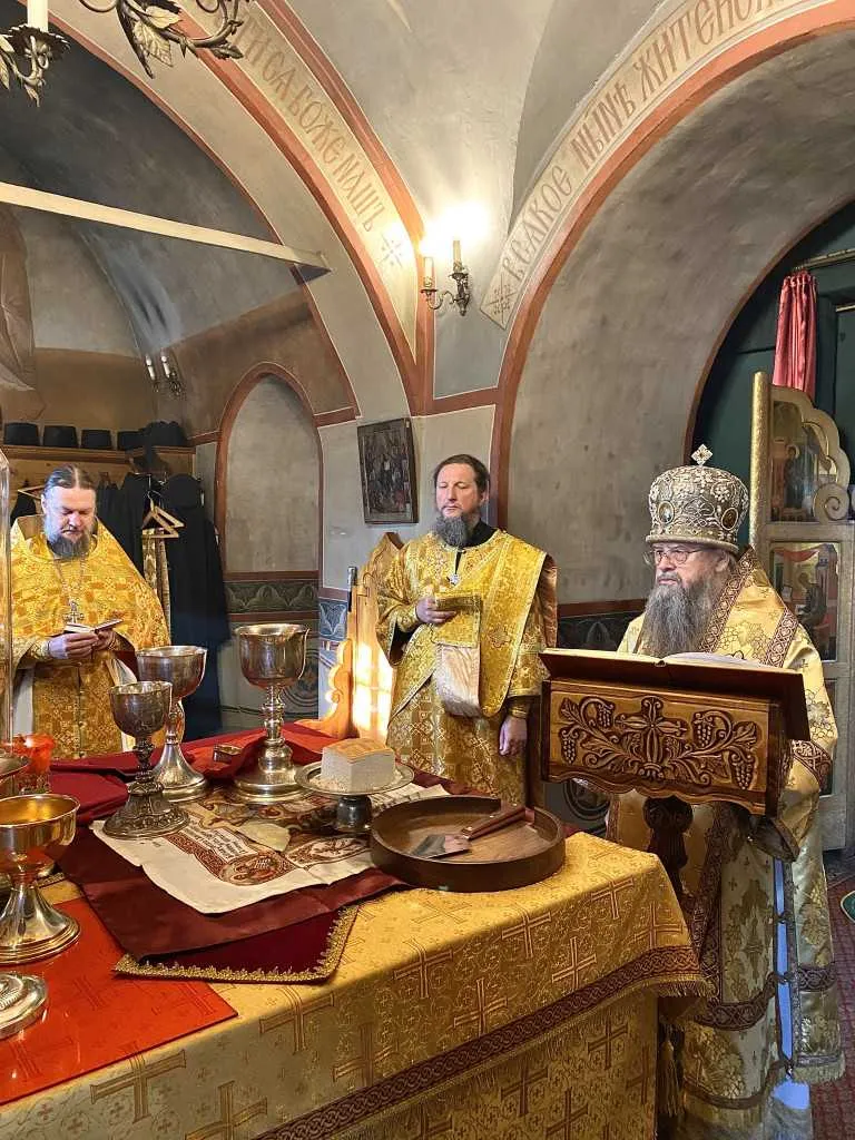 В Даниловом монастыре прошли богослужения воскресного дня