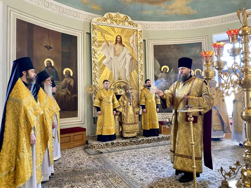 Божественная Литургия в Троицком соборе Данилова монастыря в Неделю о блудном сыне