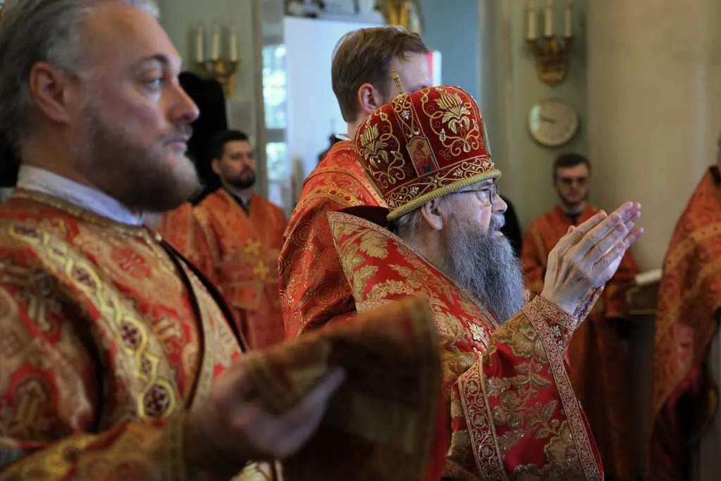 Торжественное богослужение в Неделю 5-ю по Пасхе, день памяти святителя Алексия Московского