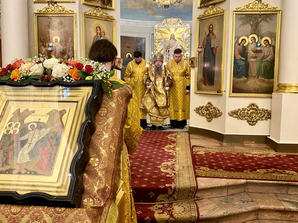 Божественная Литургия в Троицком соборе в Неделю 32-ю по Пятидесятнице