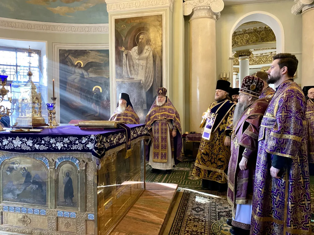 Божественная Литургия в Троицком соборе в Неделю вторую Великого поста