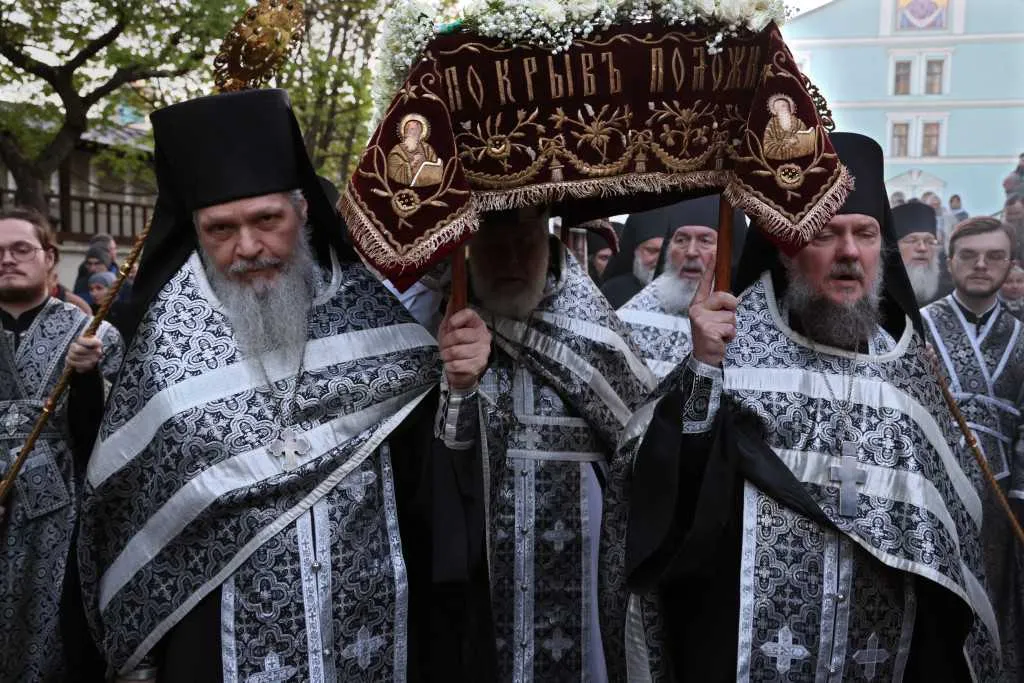 В канун Великой Субботы епископ Алексий совершил утреню с чином погребения Господа нашего Иисуса Христа