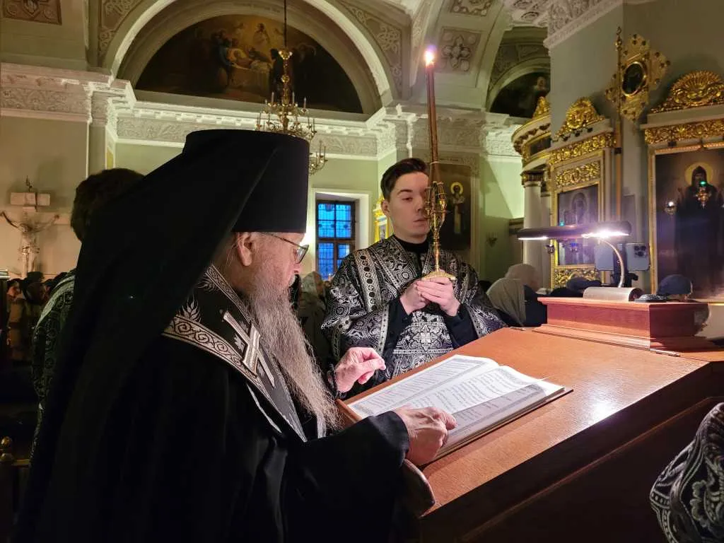 В понедельник первой седмицы Великого поста епископ Алексий совершил повечерие с чтением Великого канона прп. Андрея Критского (видео)