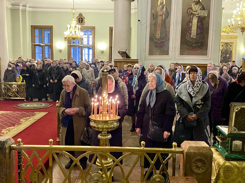 Божественная Литургия в Троицком соборе в Неделю 21-ю по Пятидесятнице