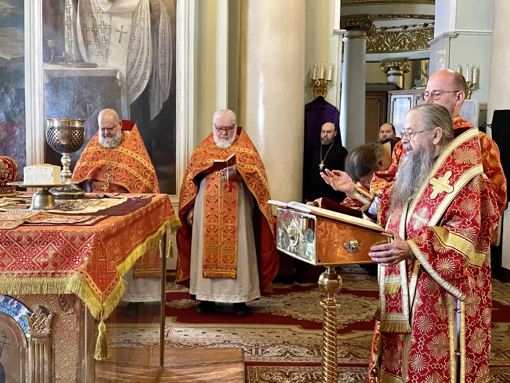 Божественная Литургия в Троицком соборе в Неделю 5-ю по Пасхе, о самаряныне