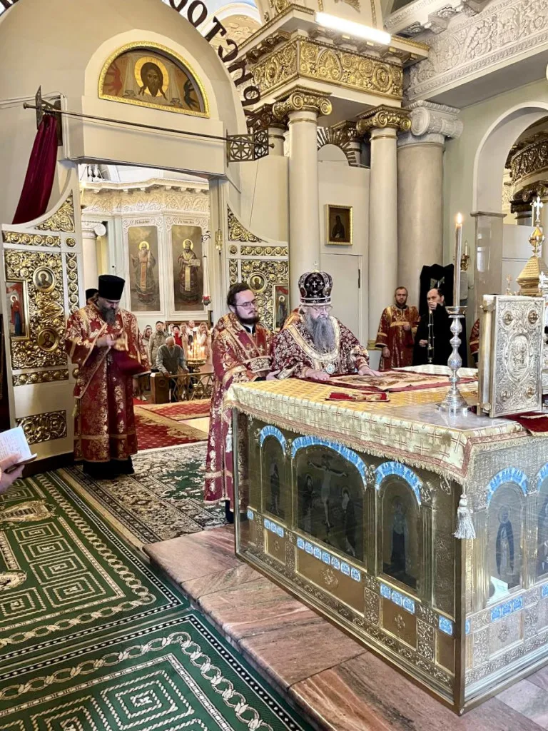 В Даниловой обители совершены богослужения праздника Изнесения Честных Древ Животворящего Креста Господня