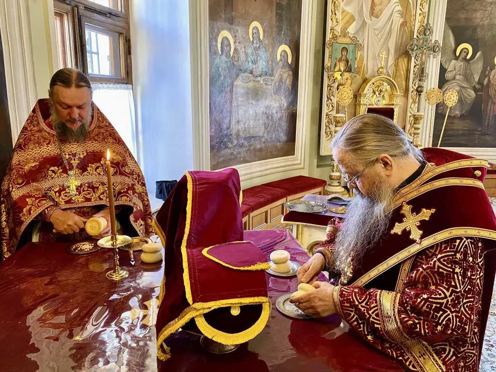 В Даниловом монастыре прошли торжественные богослужения праздника Воздвижения Креста Господня