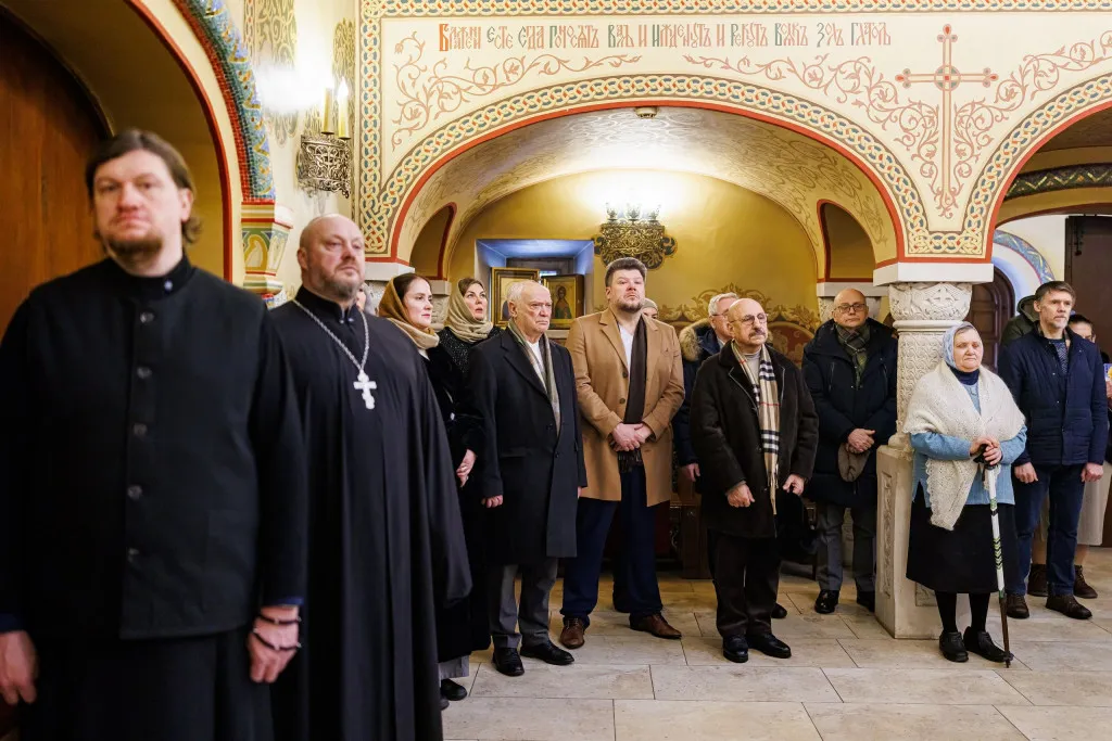 Епископ Алексий доставил икону Божией Матери «Целительница» в храм при НМИЦ ДГОИ им. Дмитрия Рогачева