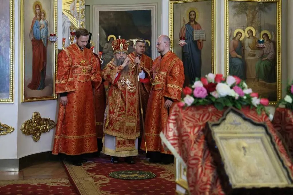 Торжественное богослужение в Неделю 5-ю по Пасхе, день памяти святителя Алексия Московского