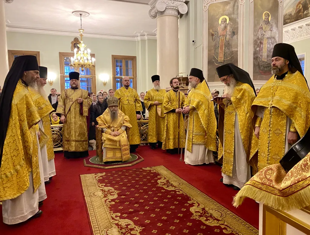 Божественная Литургия в Троицком соборе в Неделю 22-ю по Пятидесятнице