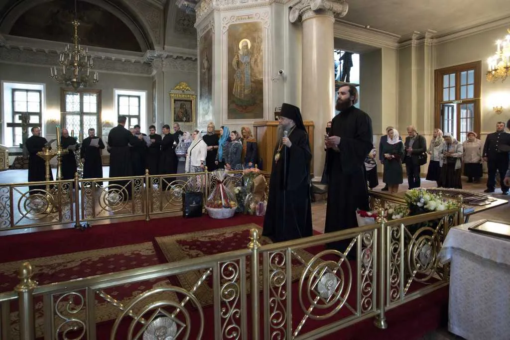 Сотрудники Данилова монастыря поздравили наместника обители с Днем Тезоименитства