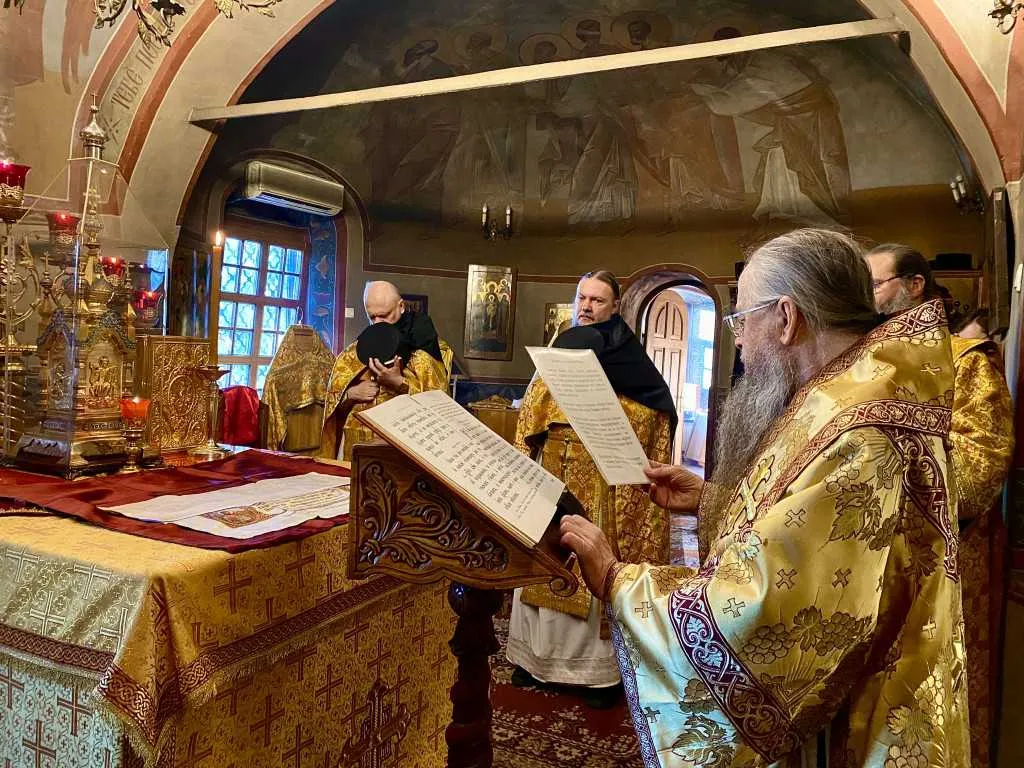 В Даниловом монастыре прошли богослужения воскресного дня