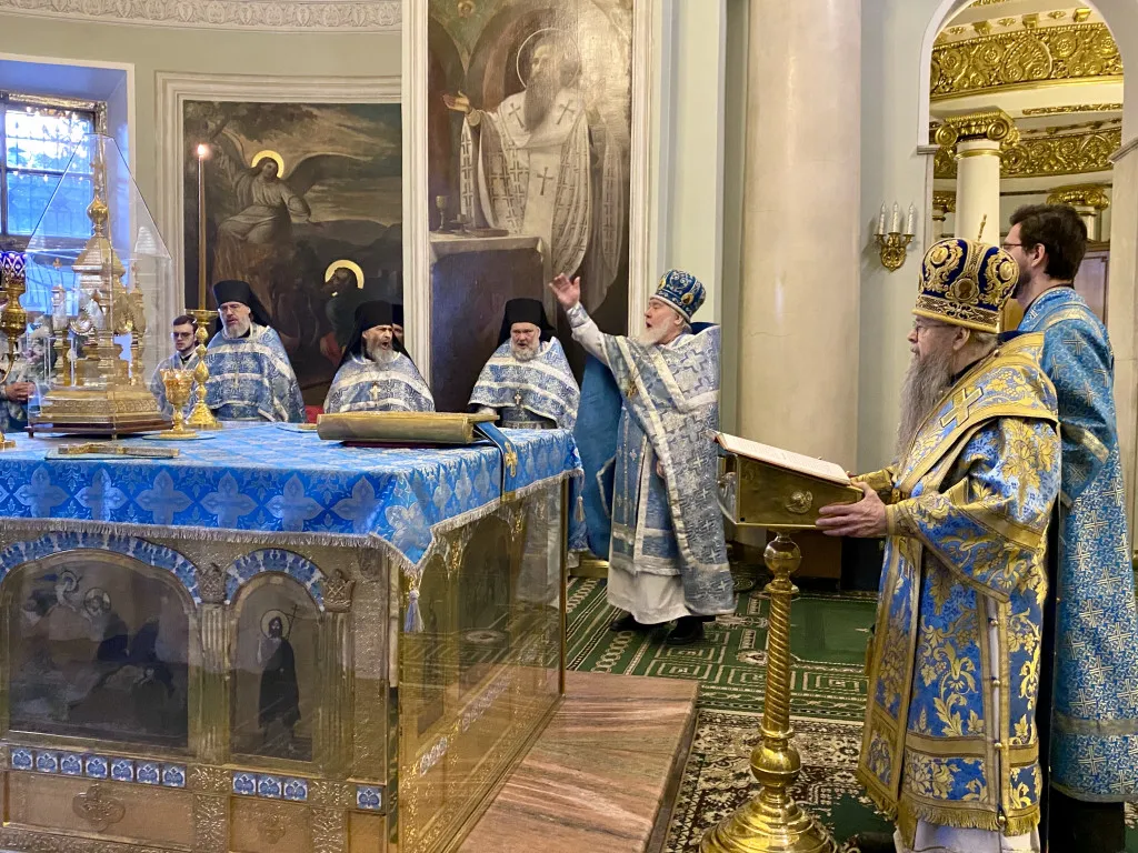 Божественная Литургия в Троицком соборе в Неделю 26-ю по Пятидесятнице