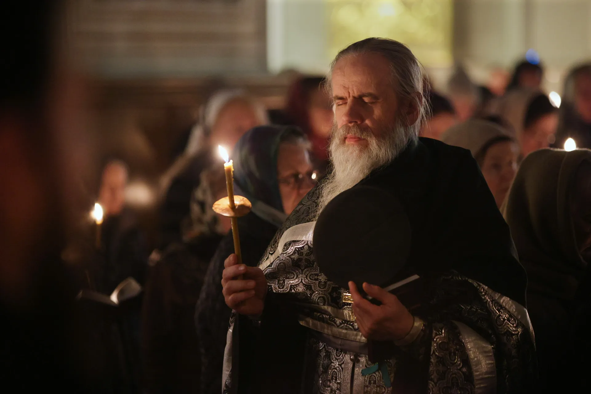 В Даниловом монастыре совершена утреня Великого Пятка с чтением двенадцати  Страстных Евангелий