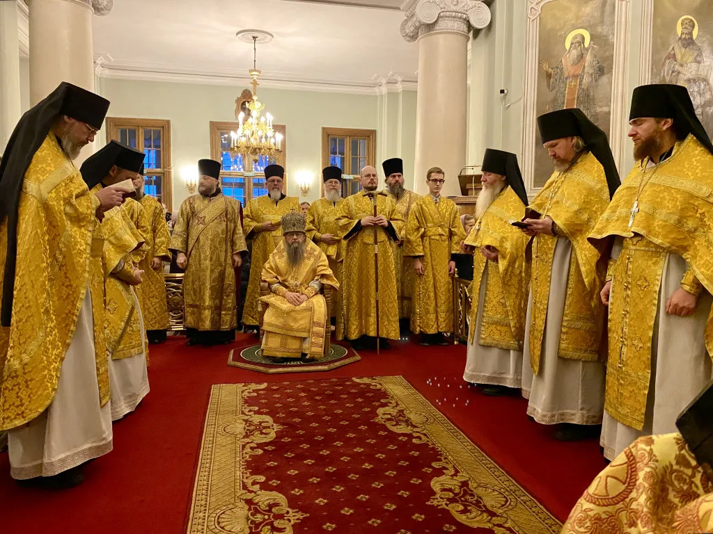 Божественная Литургия в Троицком соборе в Неделю 27-ю по Пятидесятнице