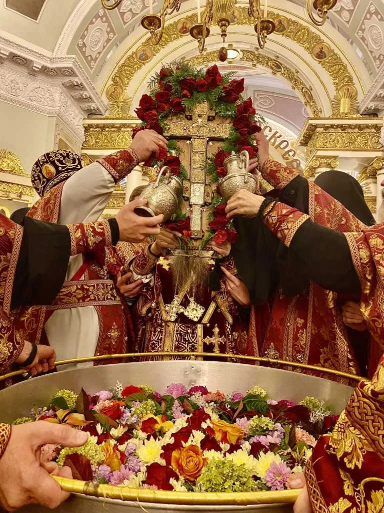 В Даниловом монастыре прошли торжественные богослужения праздника Воздвижения Креста Господня