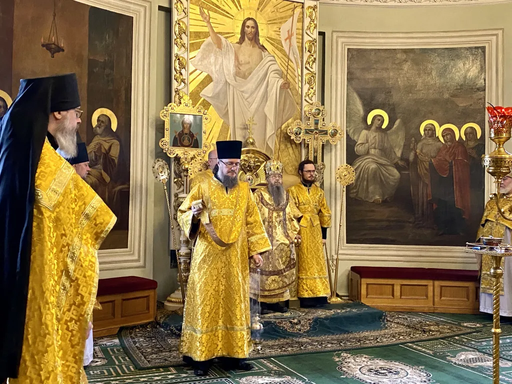 Божественная Литургия в Троицком соборе в Неделю 1-ю по Пятидесятнице, собор всех святых