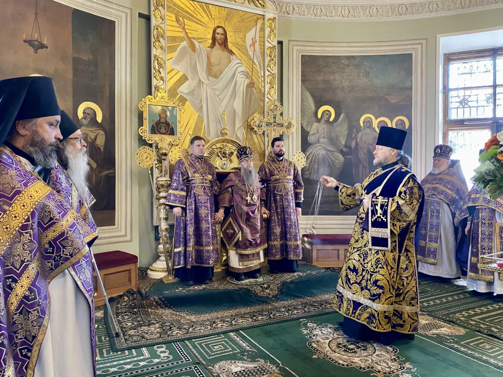 Божественная Литургия в Троицком соборе в Неделю вторую Великого поста