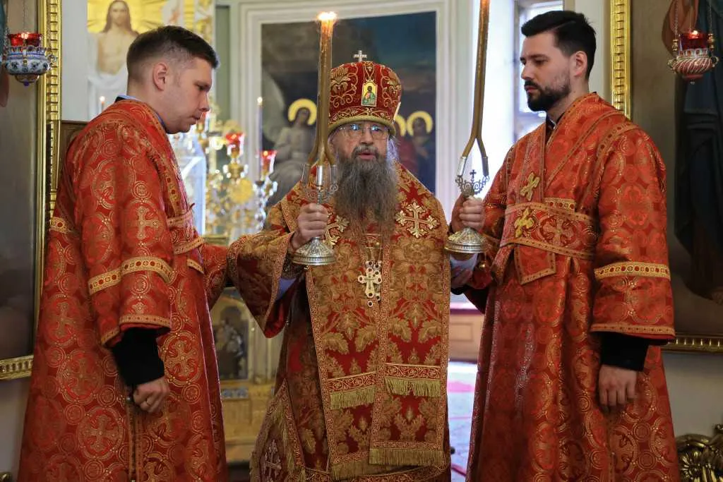 Торжественное богослужение в Неделю 5-ю по Пасхе, день памяти святителя Алексия Московского