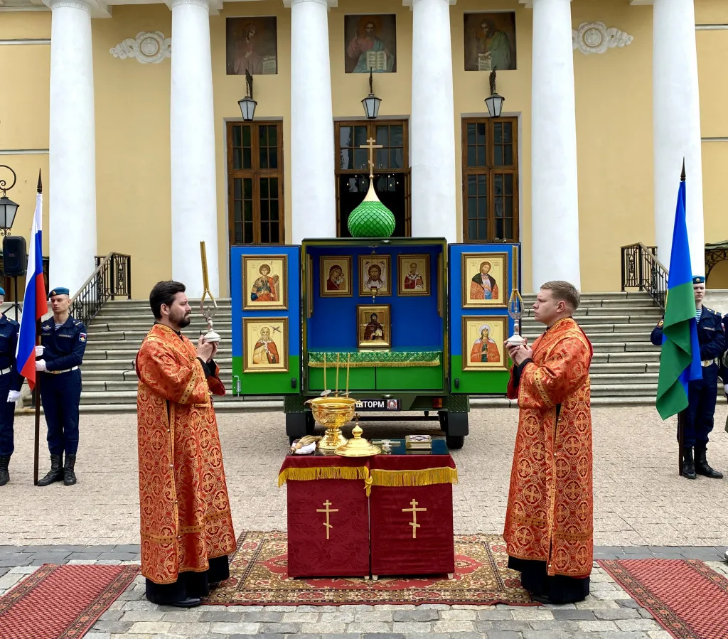 Епископ Алексий совершил освящение мобильной часовни для военнослужащих