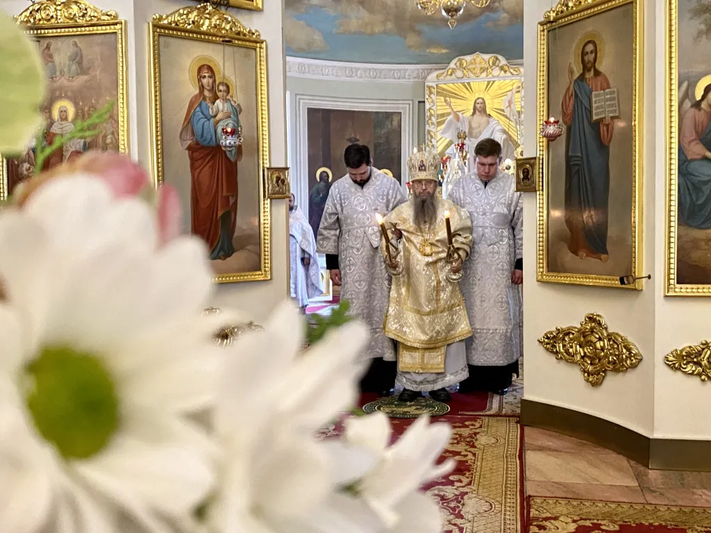 Божественная Литургия в Троицком соборе в Неделю 7-ю по Пасхе, святых отцов Первого Вселенского Собора