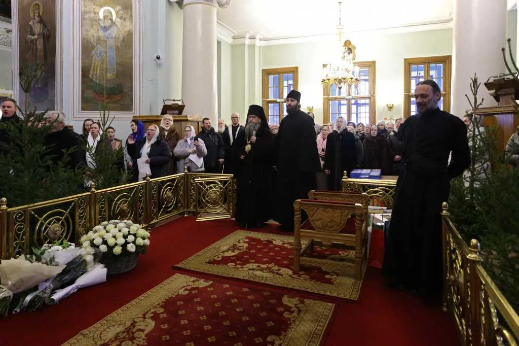 Сотрудники Данилова монастыря поздравили Наместника обители с Рождеством Христовым