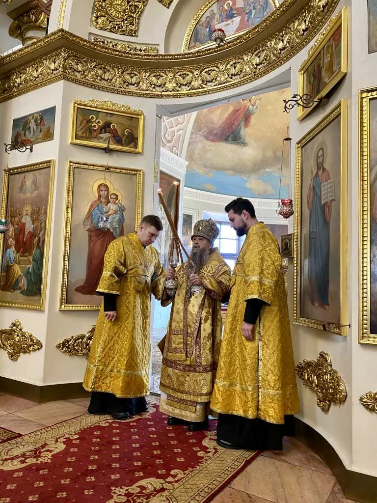 Божественная Литургия в Троицком соборе Данилова монастыря в Неделю о блудном сыне