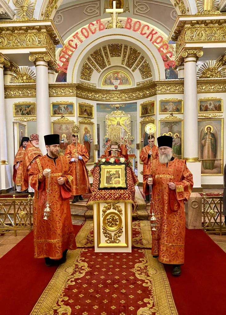 В Неделю 4 по Пасхе, о расслабленном, епископ Алексий совершил Божественную Литургию в Даниловом монастыре