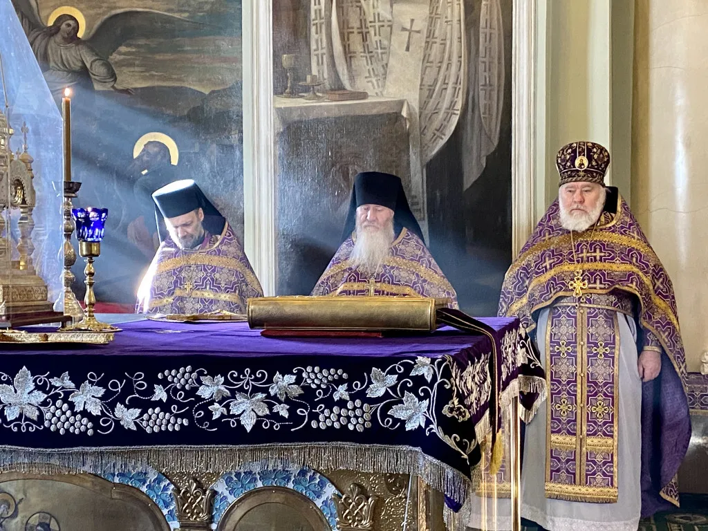 Божественная Литургия в Троицком соборе в Неделю вторую Великого поста