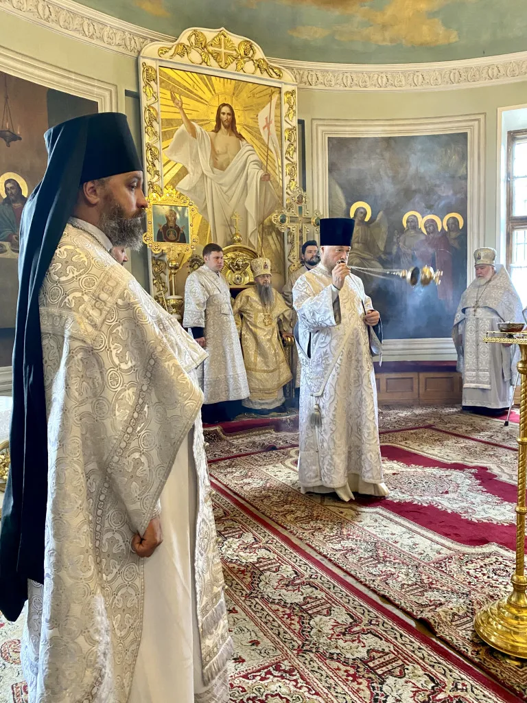 Божественная Литургия в Троицком соборе в Неделю 7-ю по Пасхе, святых отцов Первого Вселенского Собора