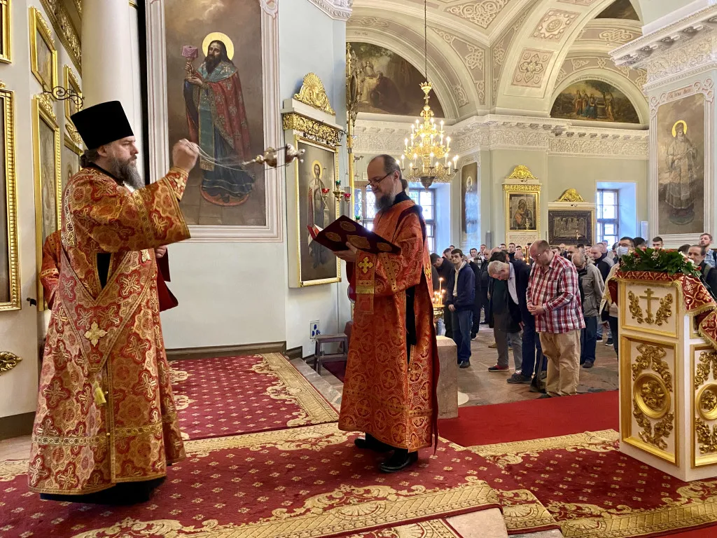 Божественная Литургия в Троицком соборе в Неделю 5-ю по Пасхе, о самаряныне