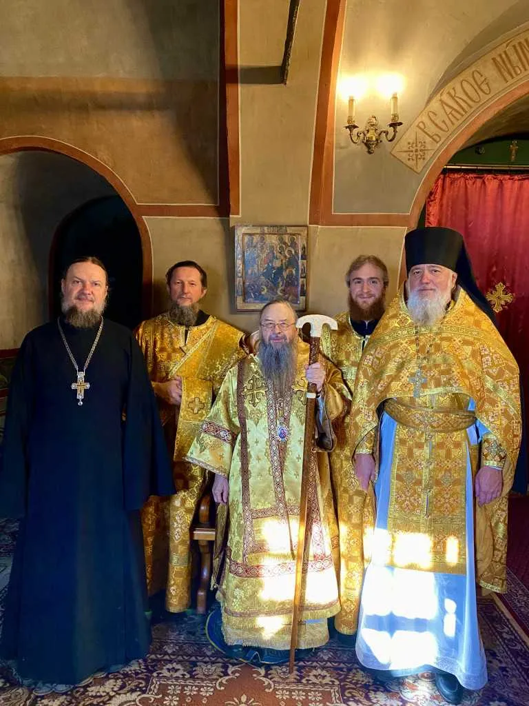 В Даниловом монастыре прошли богослужения воскресного дня