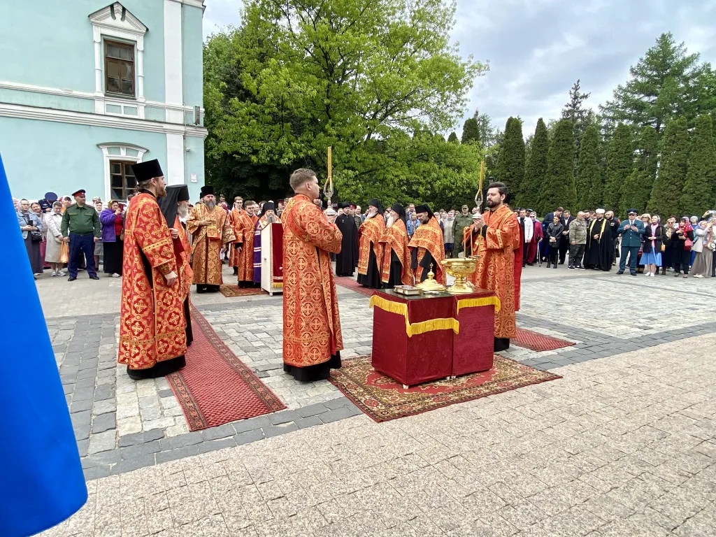 Епископ Алексий совершил освящение мобильной часовни для военнослужащих