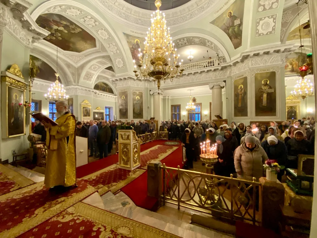 Божественная Литургия в Троицком соборе в Неделю 22-ю по Пятидесятнице