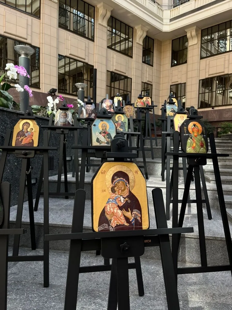 Насельник обители иеромонах Михей (Гулевский) принял участие в открытии выставки икон в МИД России, написанных на пластинах бронежилетов